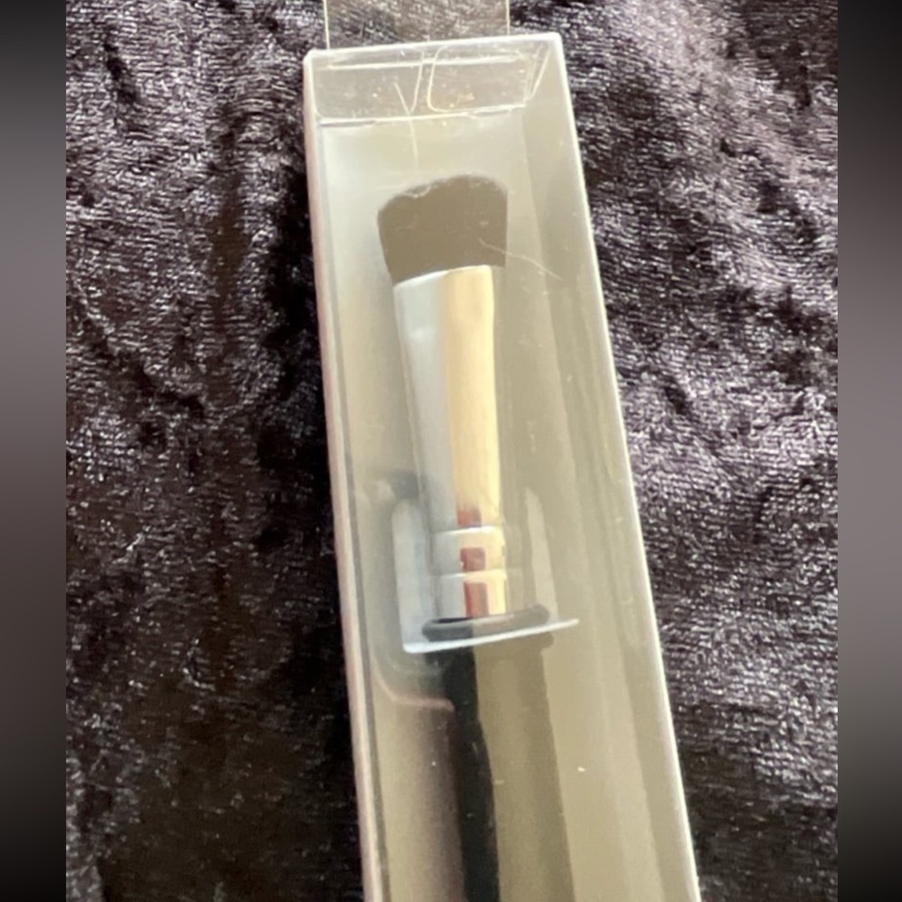 Japonesque All Over Eye Shadow Brush - Picture 3 of 5
